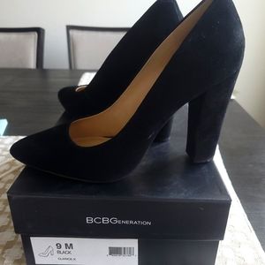 Block heel suede pump